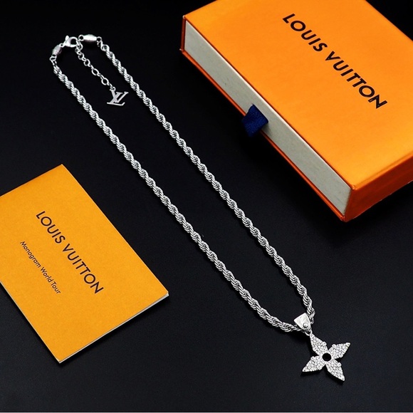 Louis Vuitton Silver Twisted Chain Necklace - Picture 4 of 7